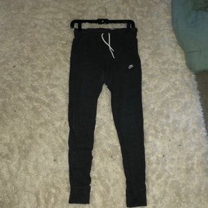 nike joggers/leggings